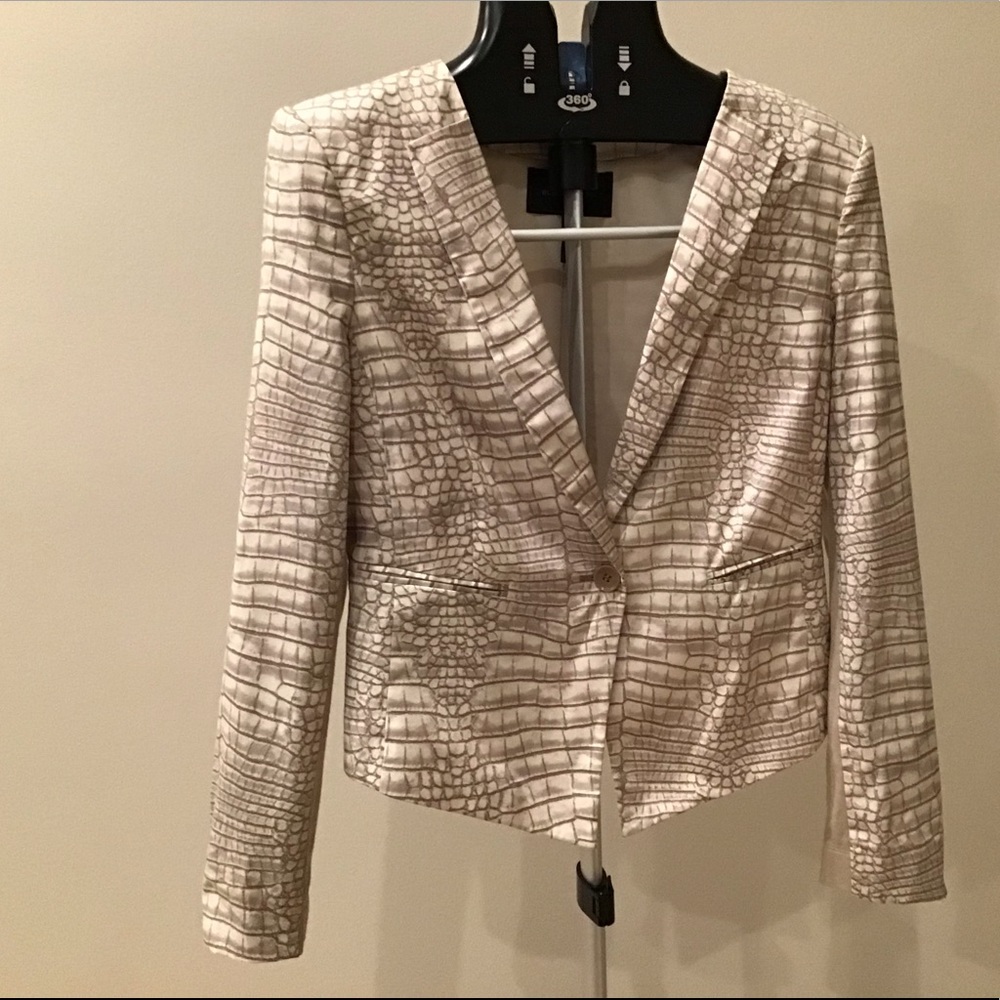 BCBG Jacket/ Blazer.  Like new condition. Size L